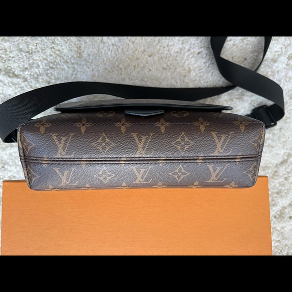 LV Messenger Bag. One minor scratch on button. Otherwise, perfect condition. - Picture 13 of 16